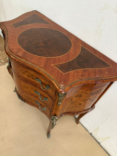 Cómoda con cajones con formas, marquetería estilo... 2