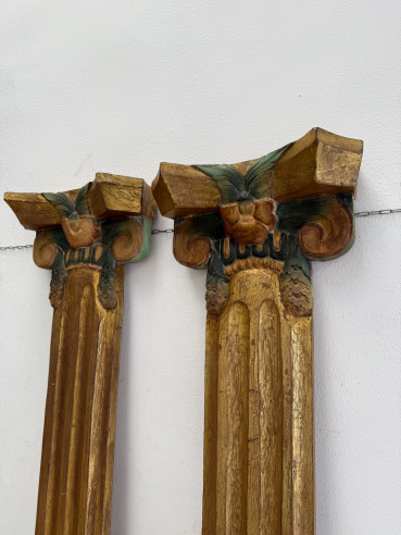Pareja de medias columnas doradas para altar y...