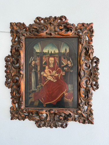 La virgen María y el niño Jesús con ángeles músicos.