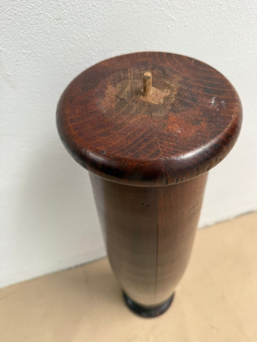 Columna en madera, ideal para señor atado a la...