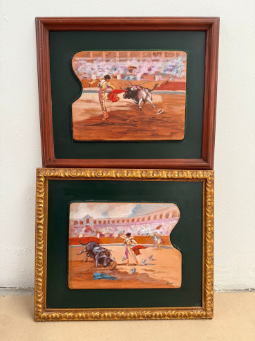 Pareja de óleos taurinos sobre tabla con bonita enmarcación.