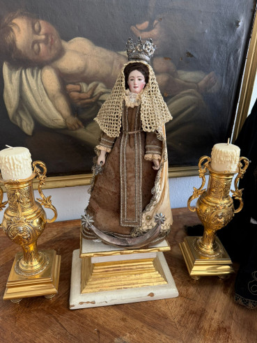Virgen con pelo natural, talla de madera siglo XVIII de candelero con saya cetro