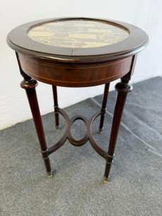 Elegante mesa auxiliar, ovalada, en caoba con cristal y... 2