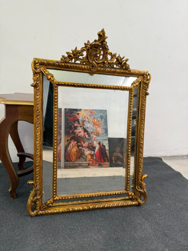 Fantástico espejo dorado con penacho, estilo directorio o provincial Francés S. XIX.