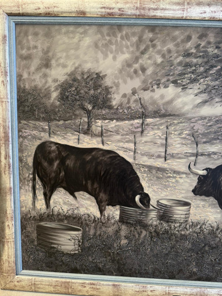 Toros bravos en el campo, pintados sobre tabla por Juan Lara.