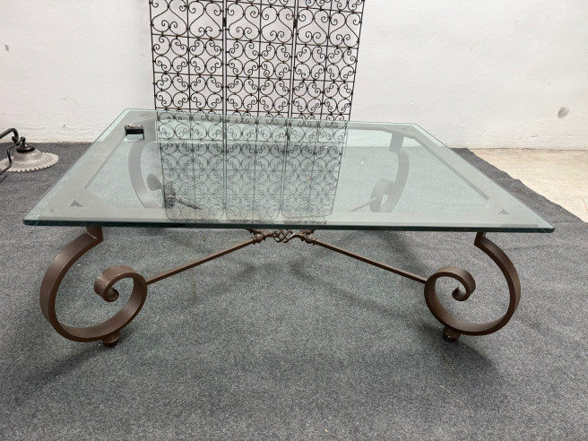 Mesa baja de centro con grueso cristal de 18mm.