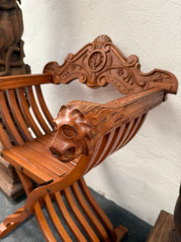 Bonita jamuga plegable con cabezas de león en...