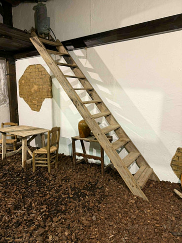 Antigua escalera de madera.