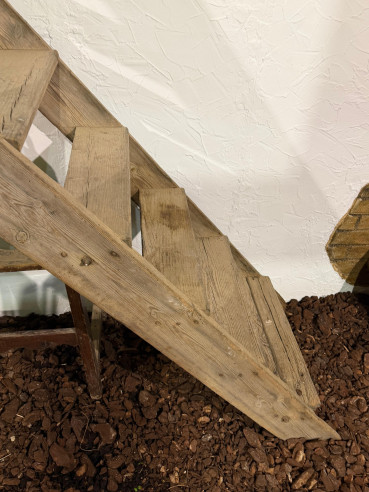 Antigua escalera de madera.