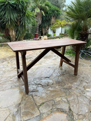 Mesa rústica con tablero de una sola pieza y...