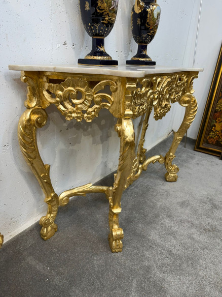 Consola dorada