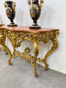 Consola isabelina dorada, tallada en madera con tapa de... 2