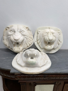Mascarón para fuente, de cabeza de león y agujero para...