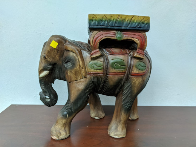 Elefante tallado en madera