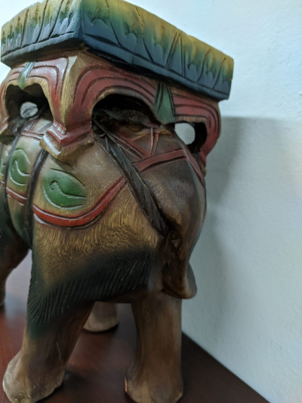 Elefante tallado en madera