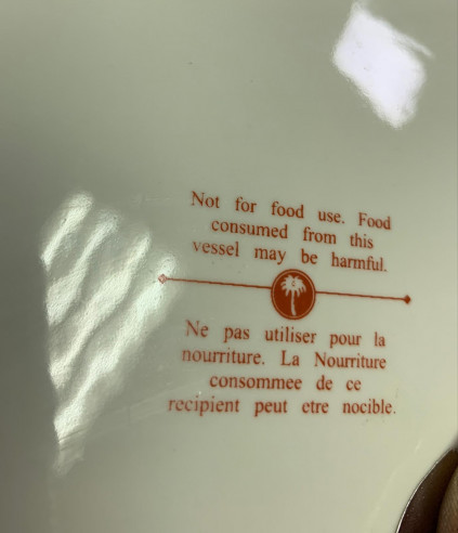 Plato oriental de porcelana