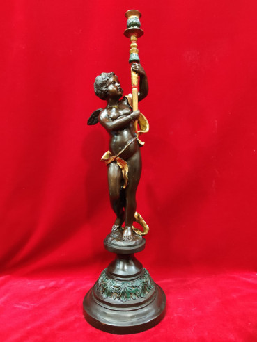 Figura de bronce ángel con antorcha