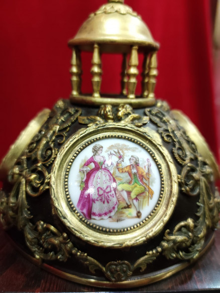 Reloj de mesa decorativo