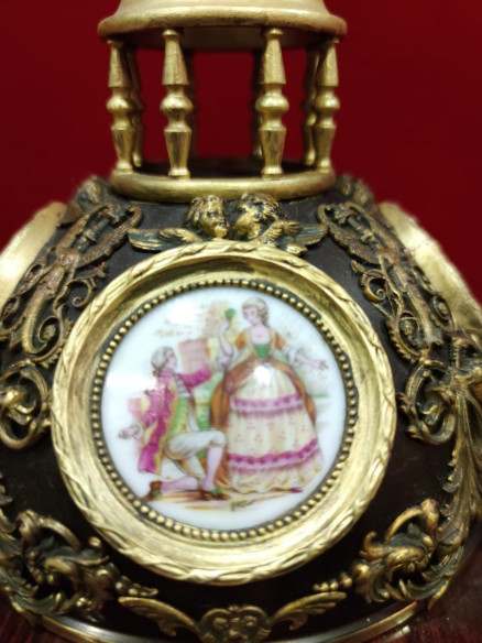 Reloj de mesa decorativo