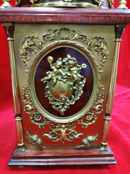 Reloj de mesa decorativo