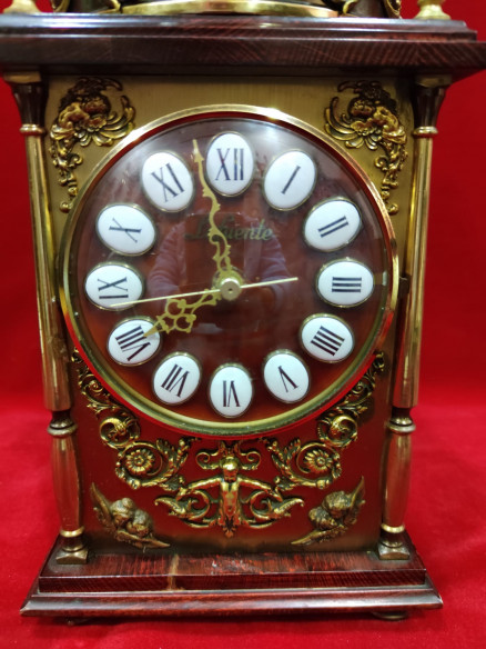 Reloj de mesa decorativo