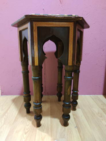 Mesa taracea marquetería estilo árabe