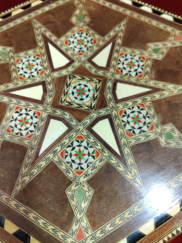 Mesa taracea marquetería estilo árabe