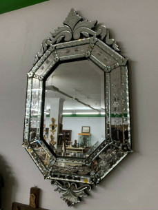 Pareja de espejos venecianos octogonales