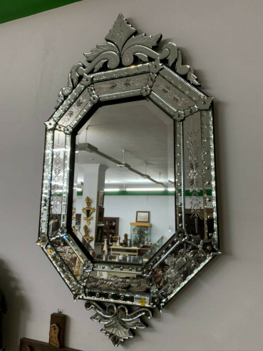 Pareja de espejos venecianos octogonales