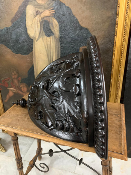 Repisa/esquinera en madera de nogal oscuro