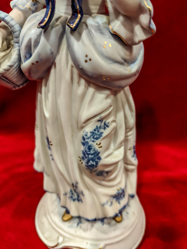 Pareja de figuras de porcelana alemana