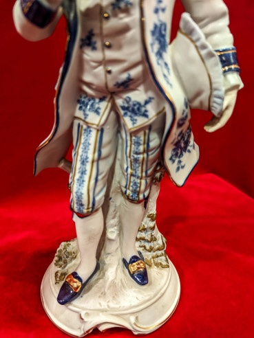 Pareja de figuras de porcelana alemana