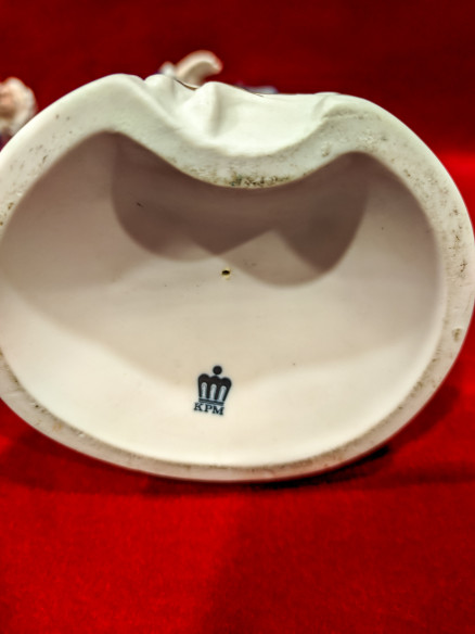 Pareja de figuras de porcelana alemana