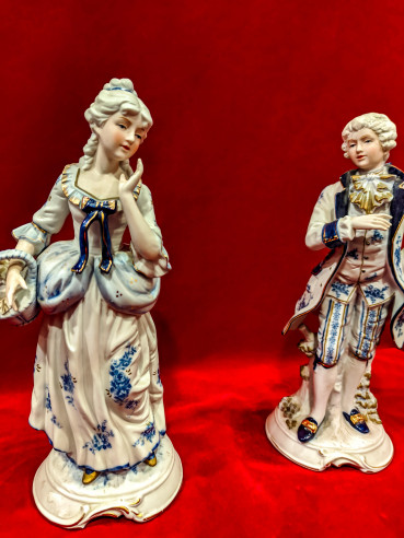 Pareja de figuras de porcelana alemana