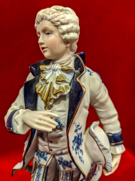 Pareja de figuras de porcelana alemana