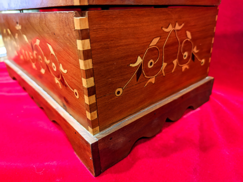 Arquilla en marquetería antigua