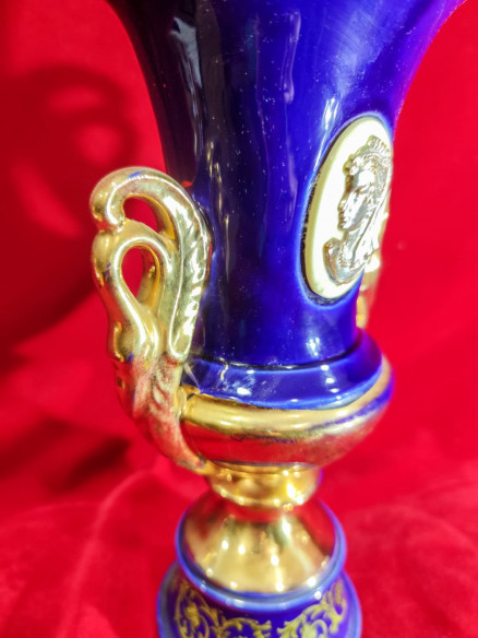 Jarrón bañado en oro