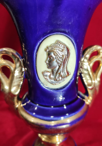 Jarrón bañado en oro