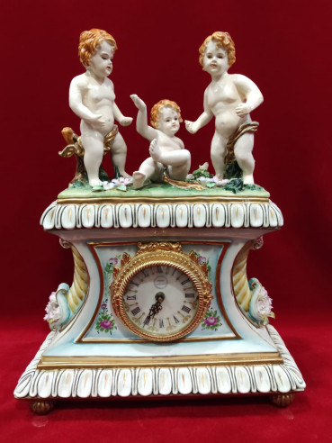 Reloj decorativo de porcelana
