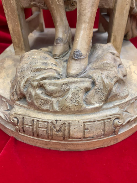 Escultura HAMLET de terracota