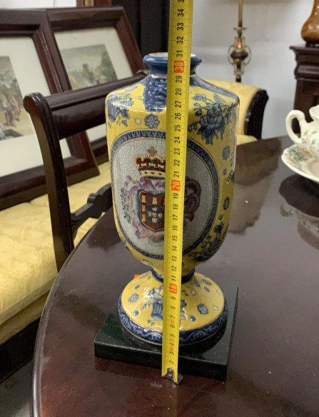 Jarrón con escudo de PORTUGAL