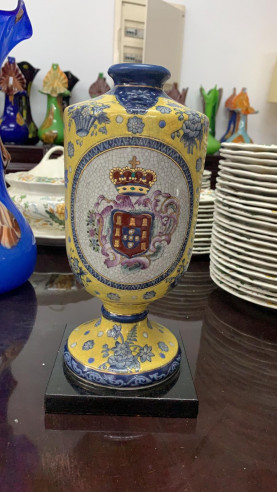 Jarrón con escudo de PORTUGAL