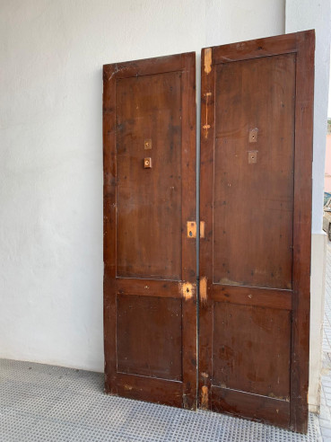 Puerta de entrada en madera