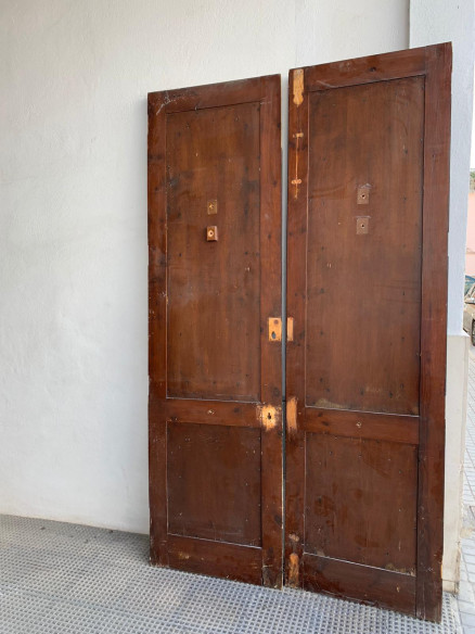 Puerta de entrada en madera