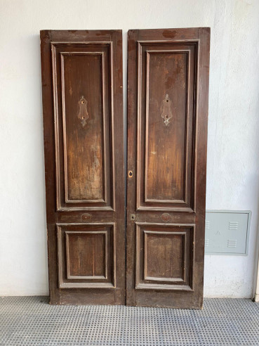 Puerta de entrada en madera