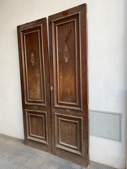 Puerta de entrada en madera