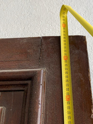 Puerta de entrada en madera