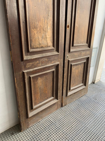 Puerta de entrada en madera