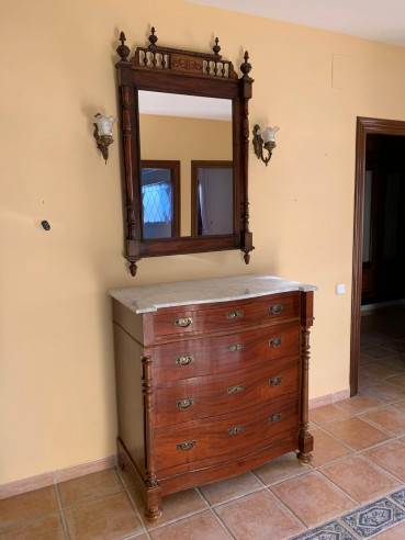 Mueble entredos con espejo