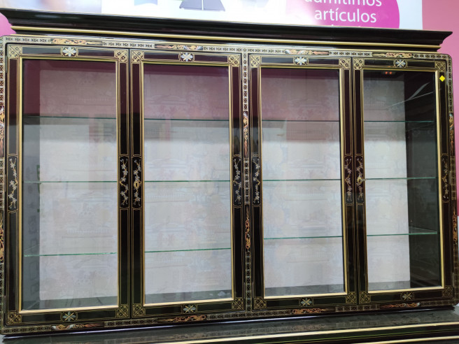 Mueble vitrina oriental